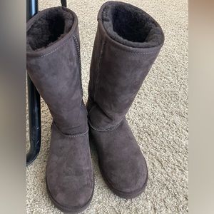 Pre-Loved Women UGG Boots In Brown Size 7